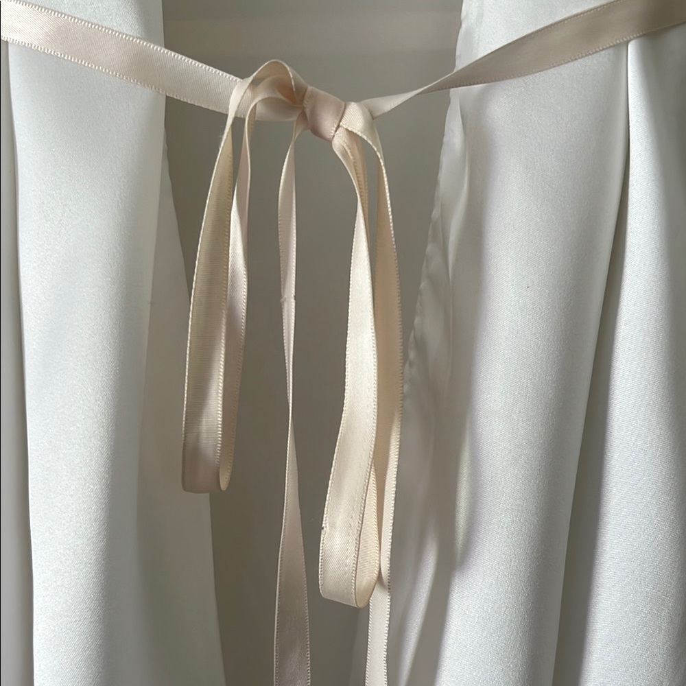 Victoria’s Secret Vintage Elegant White Satin Kimono Robe - Picture 5 of 8
